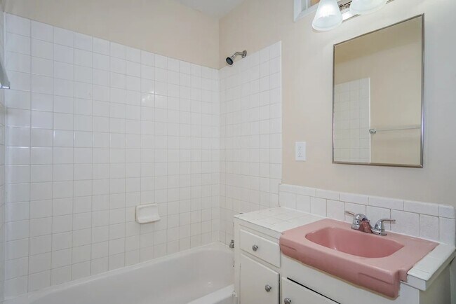 Foto del edificio - 624 Erica St