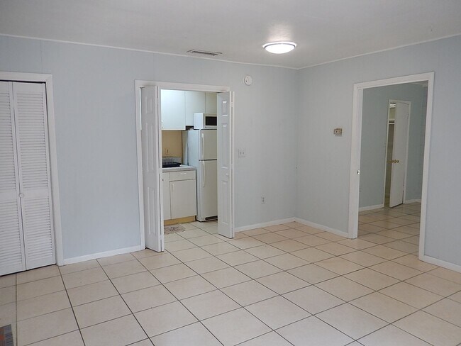 Foto del edificio - CUTE 1/1 w/ Tile Floors, Walk In Closet, Patio, & Neighborhood Pool! Bike to FSU or TCC! $850/mon...