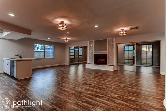 Building Photo - 3 br, 2 bath House - 2362 Timbercrest Circ...