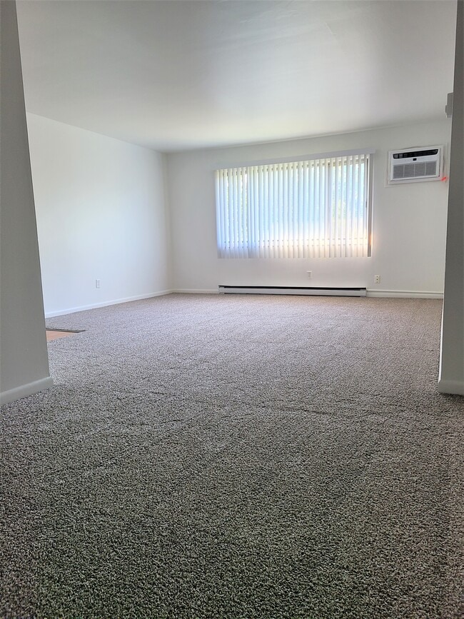 Building Photo - 6480 Evergreen Ave