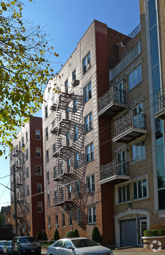 Foto principal - 1680 E 22nd St