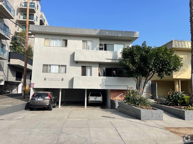 Building Photo - 3820 Mentone Ave