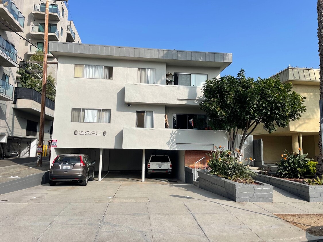 Primary Photo - 3820 Mentone Ave