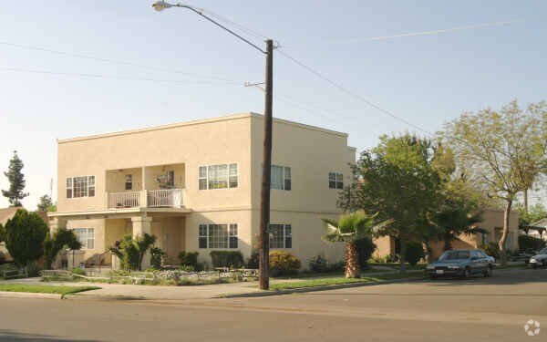 Building Photo - 3157-3163 E Mono Ave