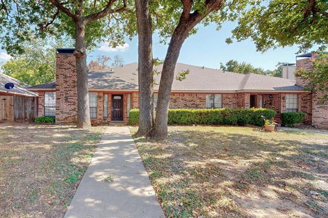 Primary Photo - 1900 N Irving Heights Dr