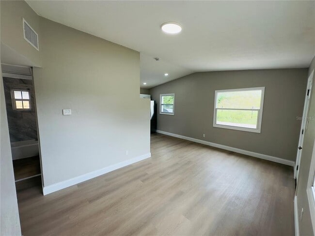 Foto del edificio - 3235 Oakley Ave S