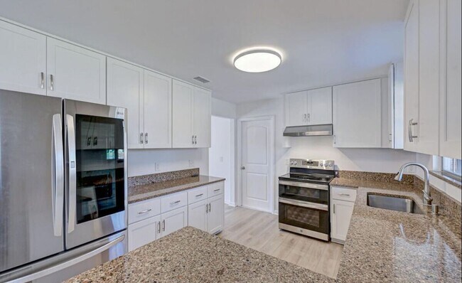 Building Photo - 332 Whispering Woods Drive