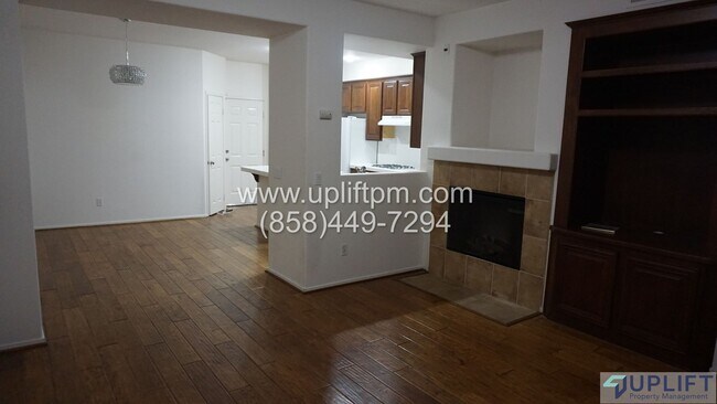 Building Photo - 2 Bed, 3 Bath Townhome Near Parks, Shoppin...