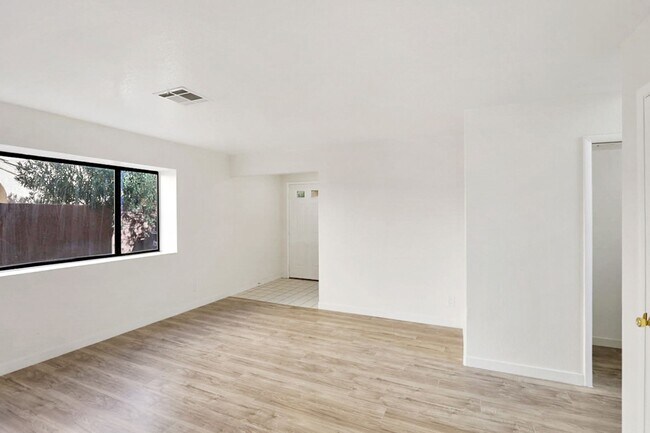 Foto del edificio - 3 Bed, 2.5 Bath Henderson Beauty