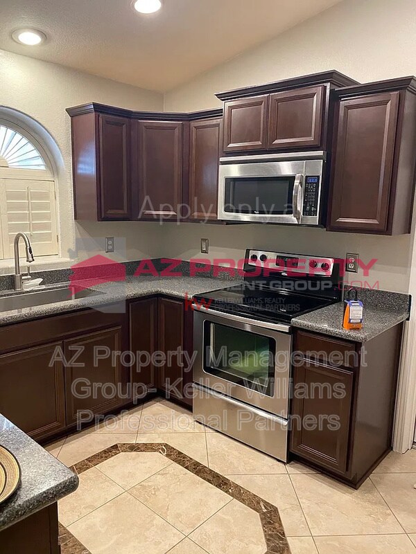 Foto del edificio - 12725 W Palm Ln