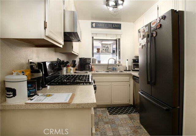 Building Photo - 18012 Saratoga Way