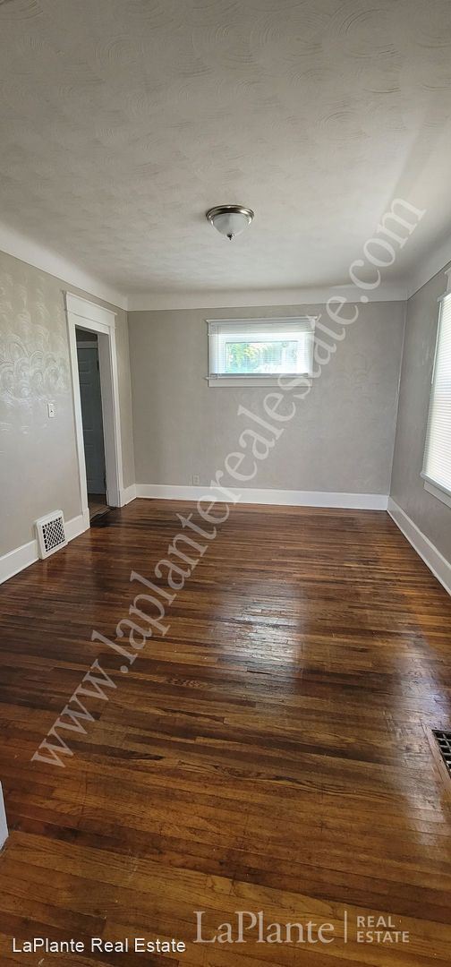 Foto del edificio - 305 W Oakland St