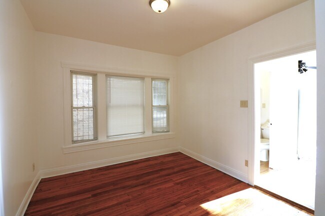 Building Photo - 744 S Kostner Ave