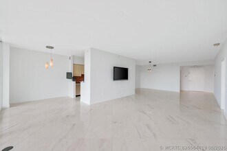 Building Photo - 500 SE Mizner Blvd