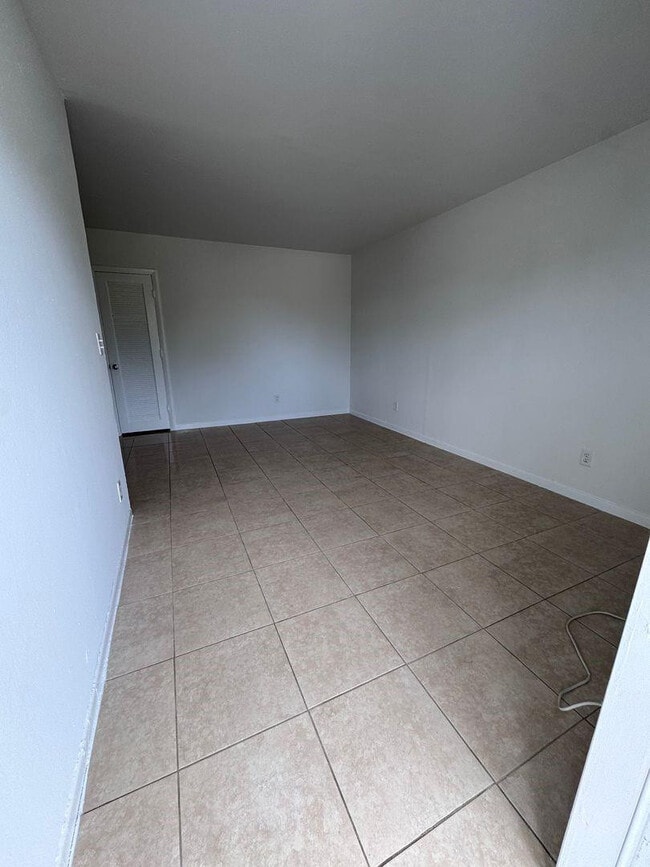 Building Photo - 3611 N Dixie Hwy