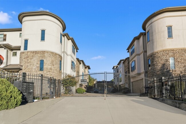 Building Photo - 11203 Tramonto Dr