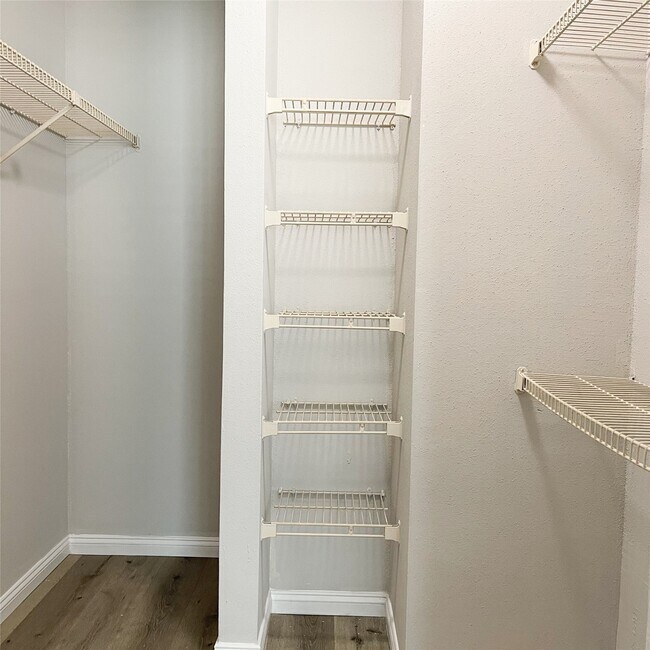 Foto del edificio - 8718 Victorian Village Dr