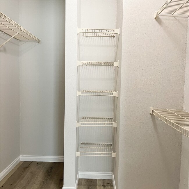 Building Photo - 8718 Victorian Village Dr