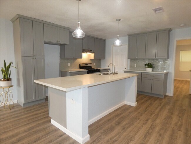 Foto del edificio - 8215 Canyon St