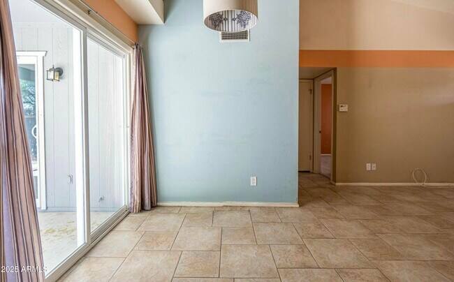 Foto del edificio - 4026 E Carson Rd
