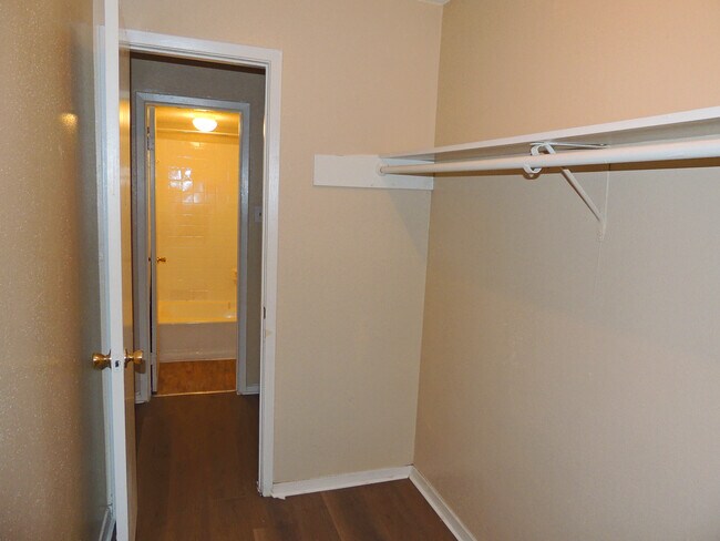 Building Photo - 3762 Tanglewilde St