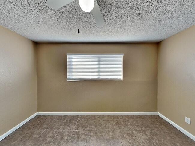 Building Photo - 3814 W Charter Oak Rd
