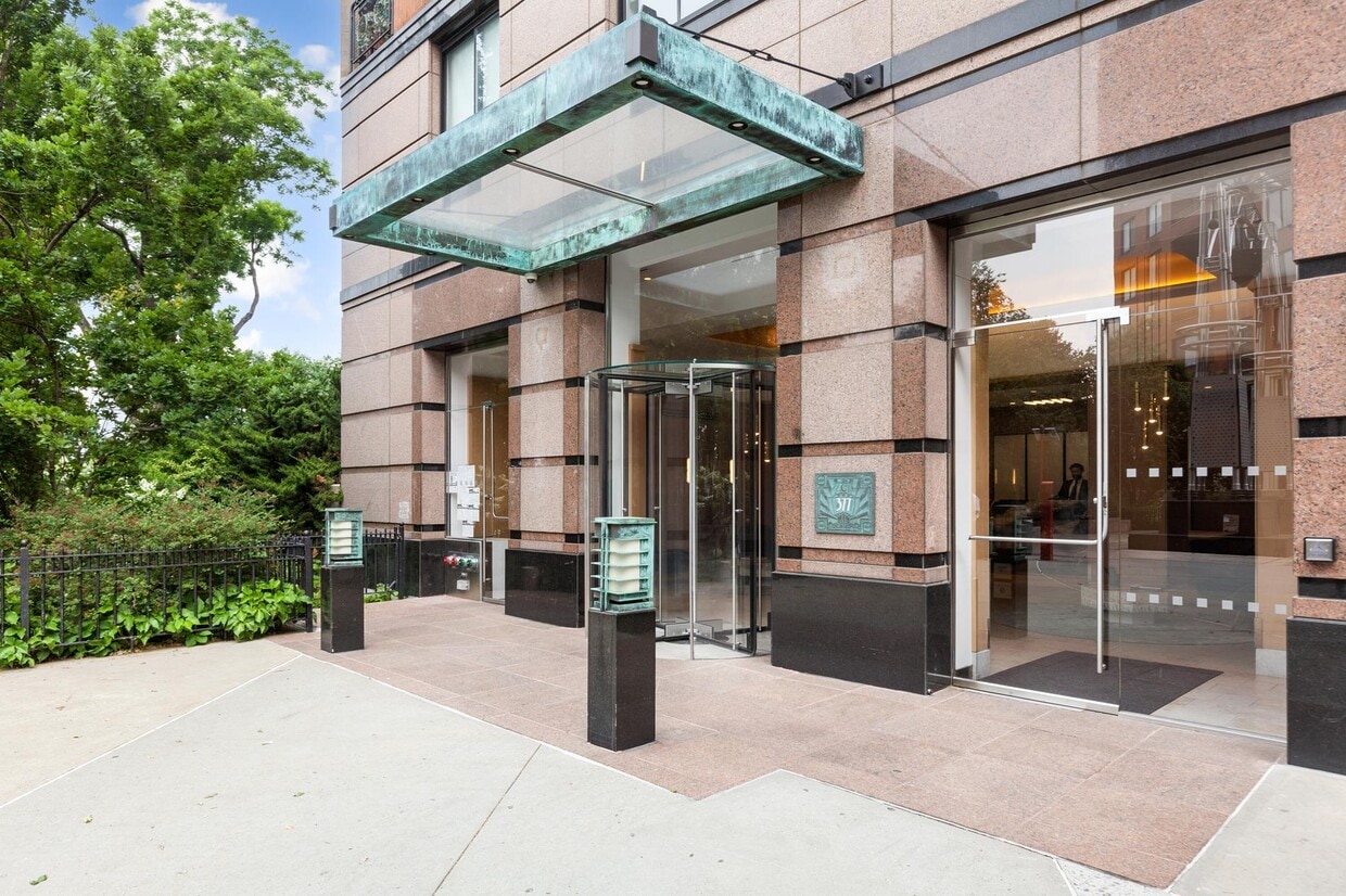 377 Rector Pl Unit 23DEF, New York, NY 10280 Room for Rent in New York, NY