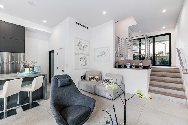 Foto del edificio - 640 Fernwood Rd