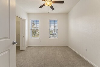 Building Photo - Lynbrook Apartments and Townhomes