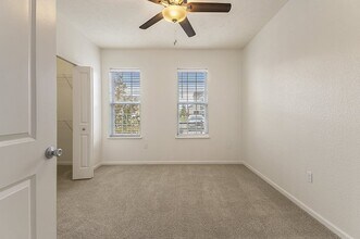 Building Photo - Lynbrook Apartments and Townhomes