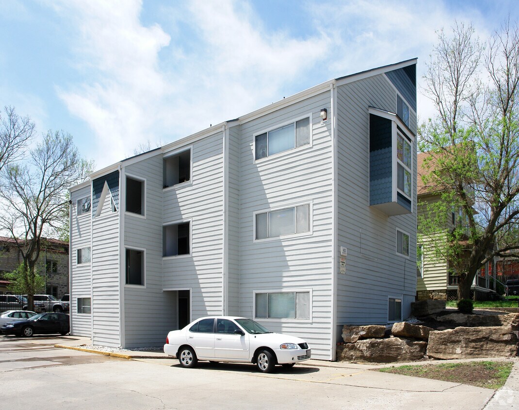 Coldwater Flats Apartments in Lawrence, KS