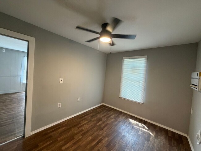 Building Photo - 142 Warner Bridge Rd