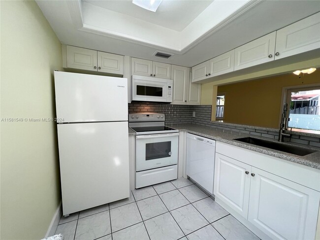 Building Photo - 20759 SW 83rd Ave