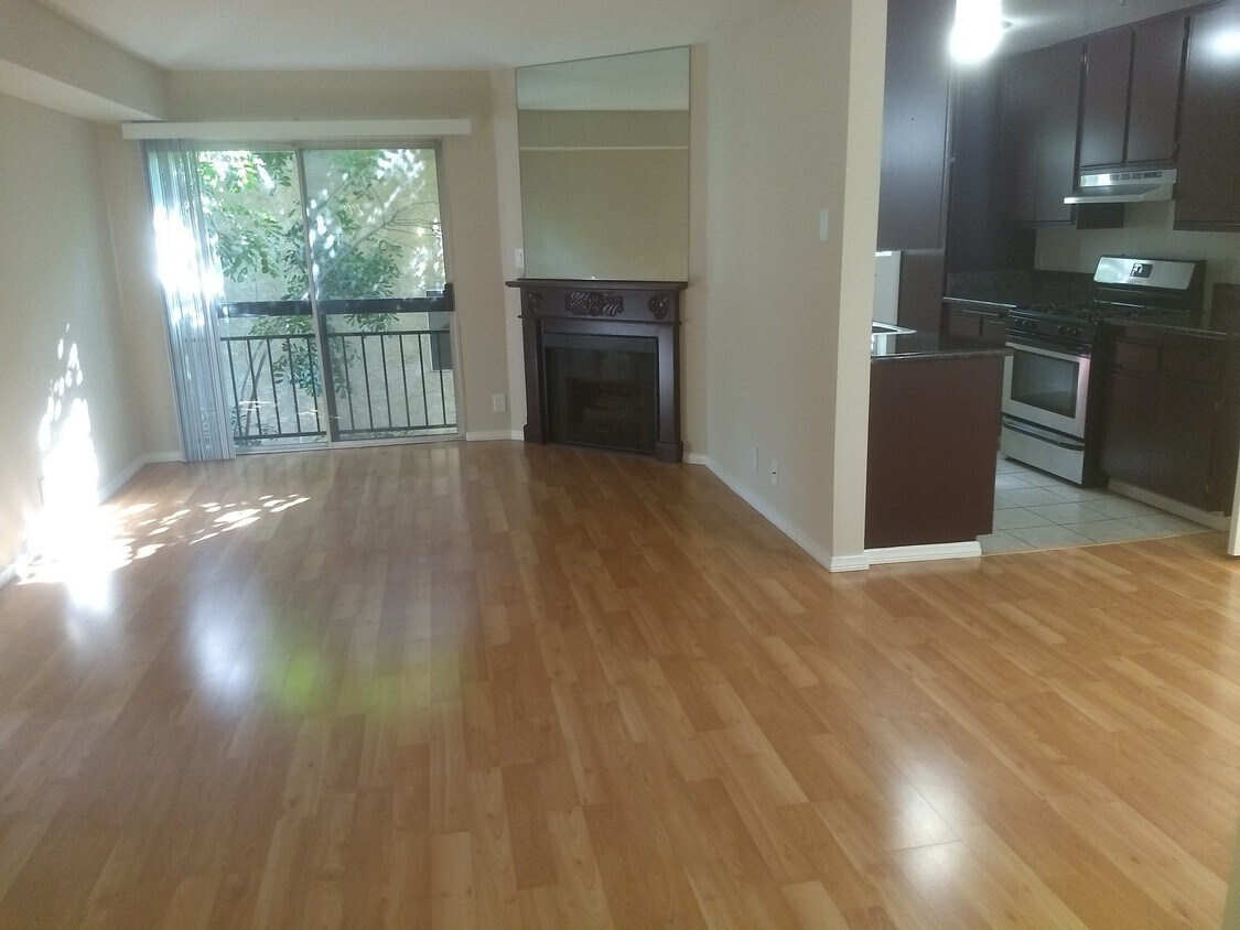 Foto principal - 8722 Burton Way