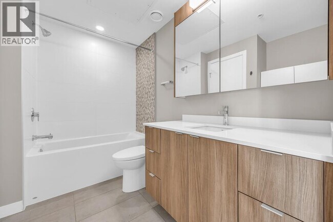 Building Photo - 610 Brantford St