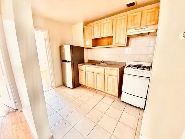 Building Photo - 278 Troy Ave