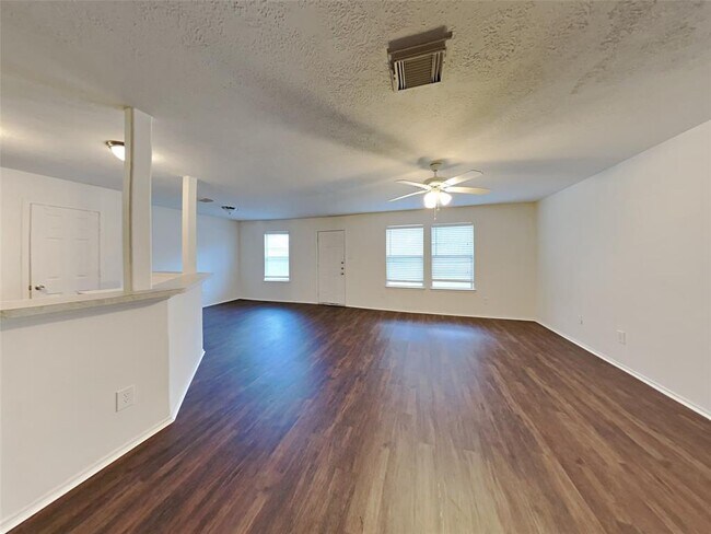Foto del edificio - 21530 Daylily Hills Dr