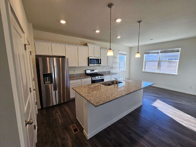 Foto del edificio - 3 bed 3 bath home in Bennett.