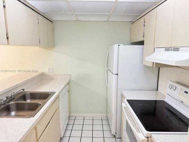 Building Photo - 8120 Geneva Ct