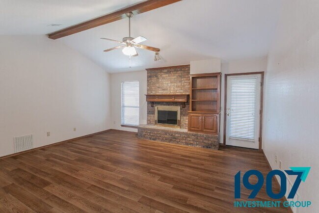 Building Photo - Three-Bedroom Home in Moore Schools