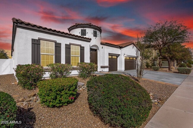Building Photo - Stunning 4 bedroom, 3 bathroom home in the...