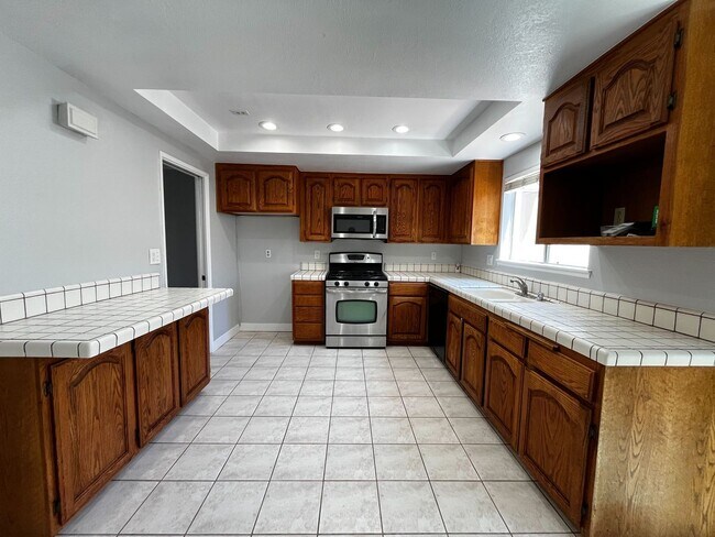 Building Photo - Spacious 3-Bedroom Home for Lease in Prime...