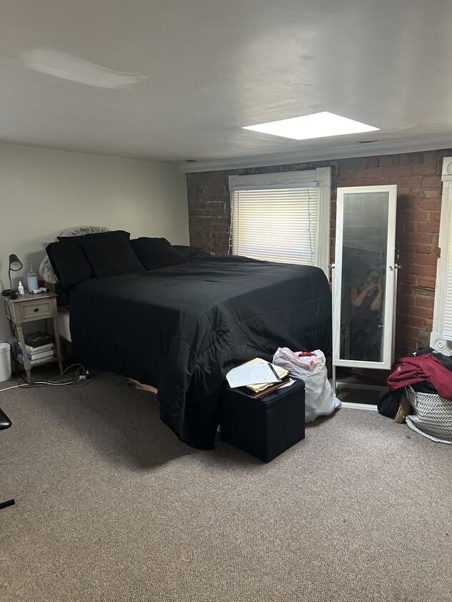 Foto principal - 2357 W Clifton Ave