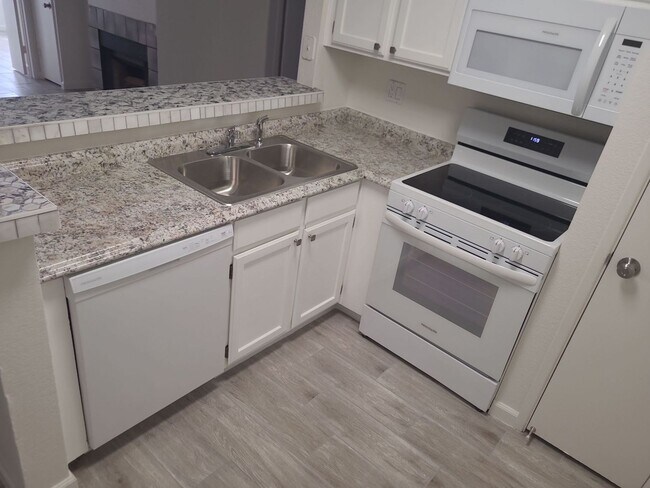 Building Photo - Close to Arizona Mills Mall