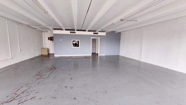 Building Photo - 3214 Ferndale Dr