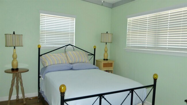 Foto del edificio - 58 Lakeside Dr