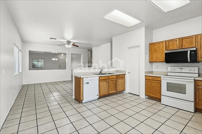 Building Photo - 5706 E Forge Cir