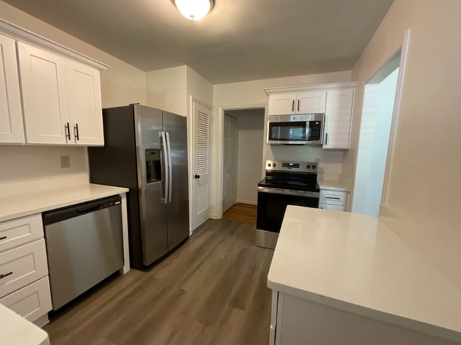 Foto del edificio - 911 Lindbergh Drive NE