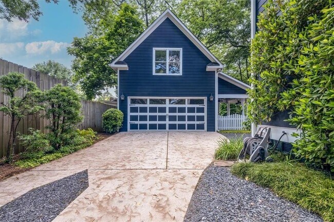 Building Photo - 931 East Lake Dr