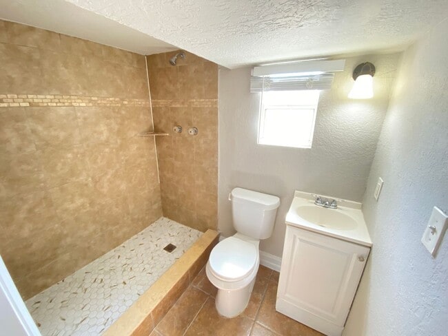 Foto del edificio - 812 W Livingston St